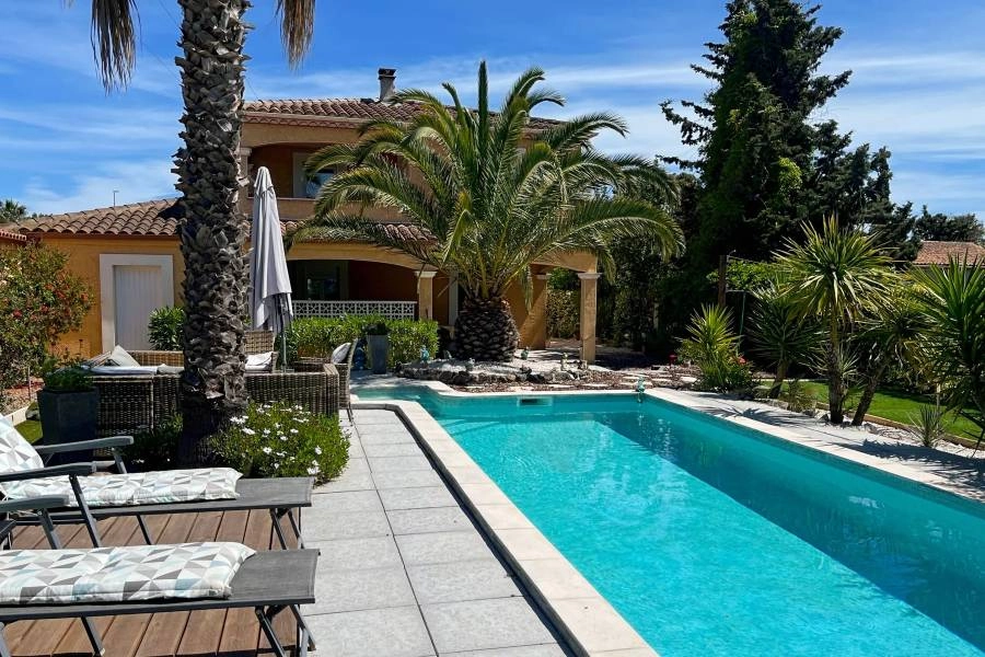 Superbe villa à Marseillan au calme sur magnifique jardin paysagé