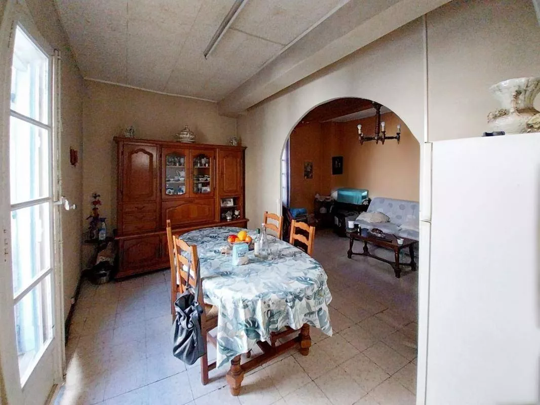 Vente maison de ville en angle de rue à Marseillan