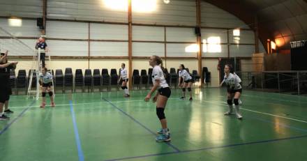 Volley-ball Marseillan - Les filles du Volley Club Marseillanais toujours 1ère du Championnat !
