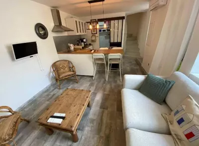 Vente maison de ville à Marseillan avec belle terrasse tropézienne