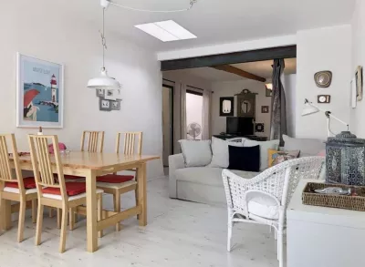 Vente maison de ville à Marseillan avec belle terrasse au style unique