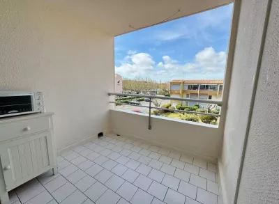 Appartement T2 + cabine avec terrasse et parking